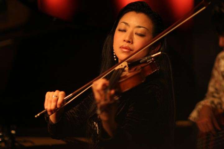 Iq  photo by ISHII Hitoshi