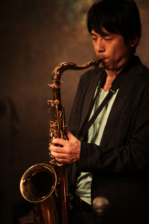 ؉(sax) photo by ISHII Hitoshi