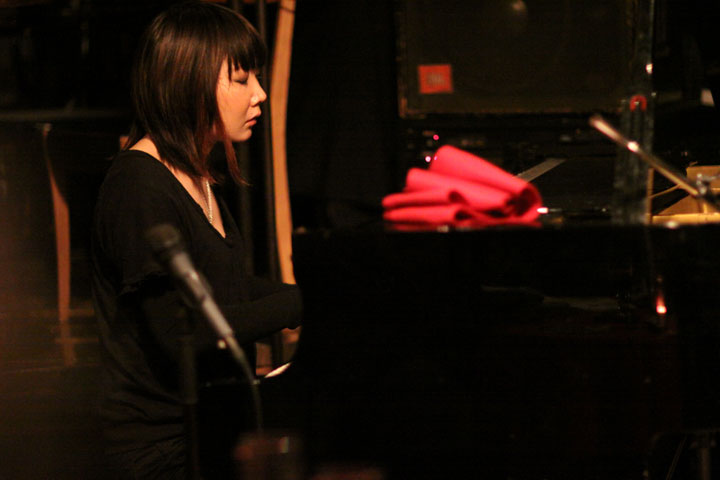 Бq^Rq  photo by ISHII Hitoshi