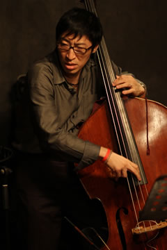 (b) photo by ISHII Hitoshi