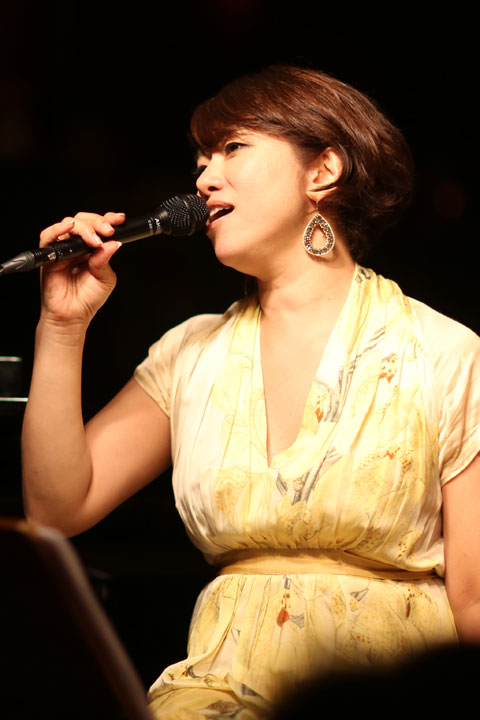 EBAX_q(vo)  photo by ISHII Hitoshi