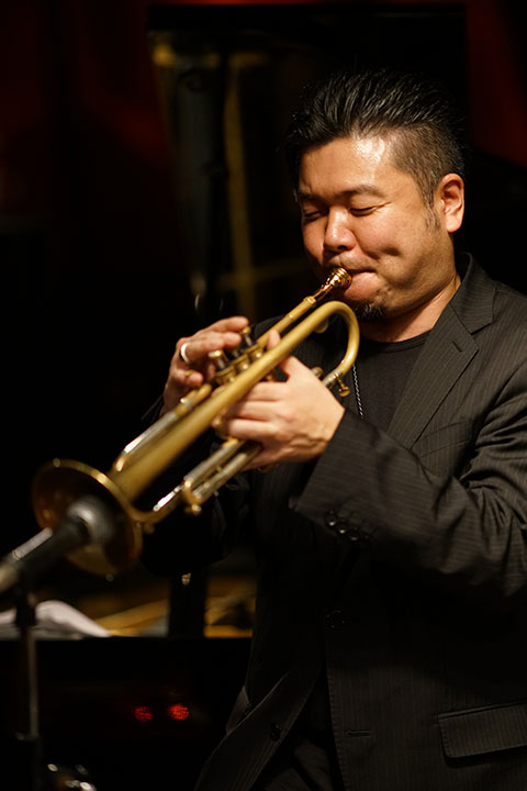 Tomo Kanno (ds) m