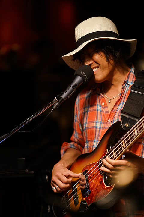 "JINO" photo by ISHII Hitoshi