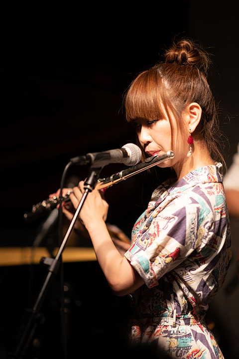 b photo by ISHII Hitoshi